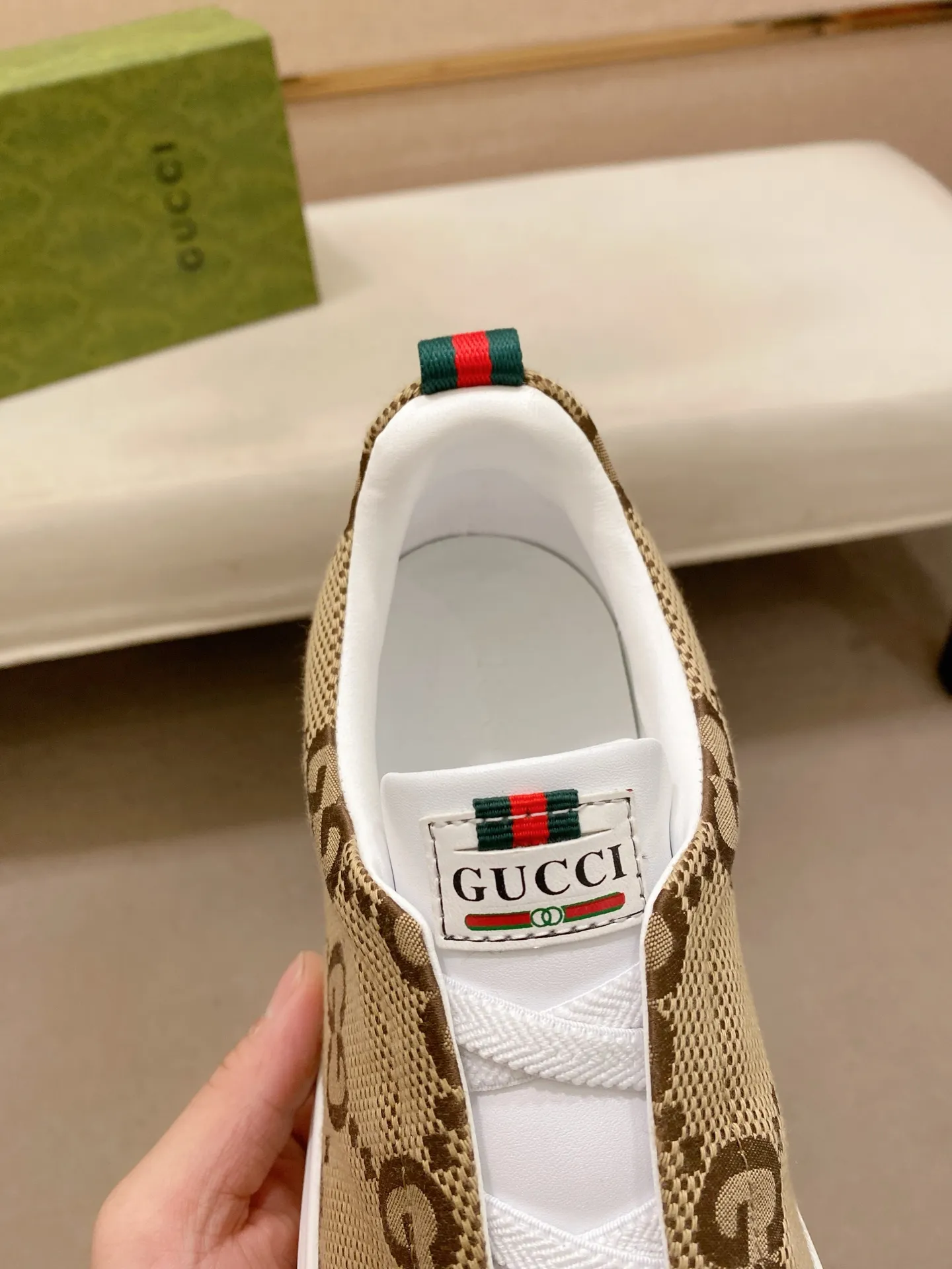 Ex-factory price 400💰【Gucci】Gucci men’s latest series of casual shoes! The official website is built 1:1. The upper is made of imported high-quality cowhide, and the lining is made of high-quality sheepskin, which is soft and comfortable. Picky selection of materials and exquisite workmanship give you the best enjoyment. Number of yards: 38-44 yards.